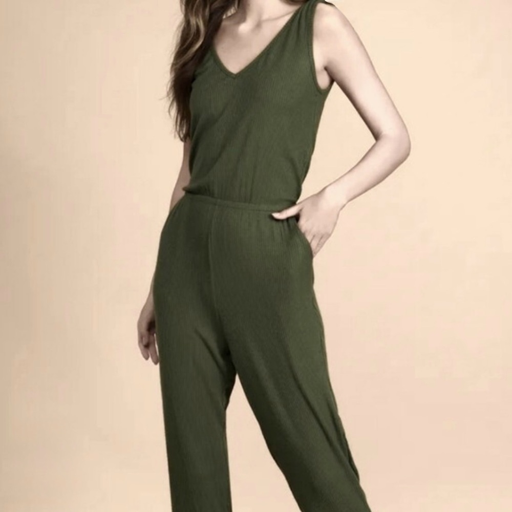 H&M Divided Army Green Jumpsuit Size Small – Sleeveless Tank Style
